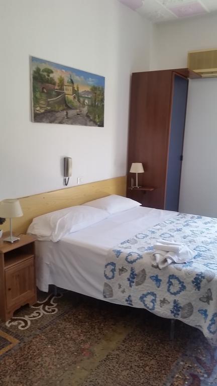 ג'נובה Hotel Guesthouse Massena מראה חיצוני תמונה